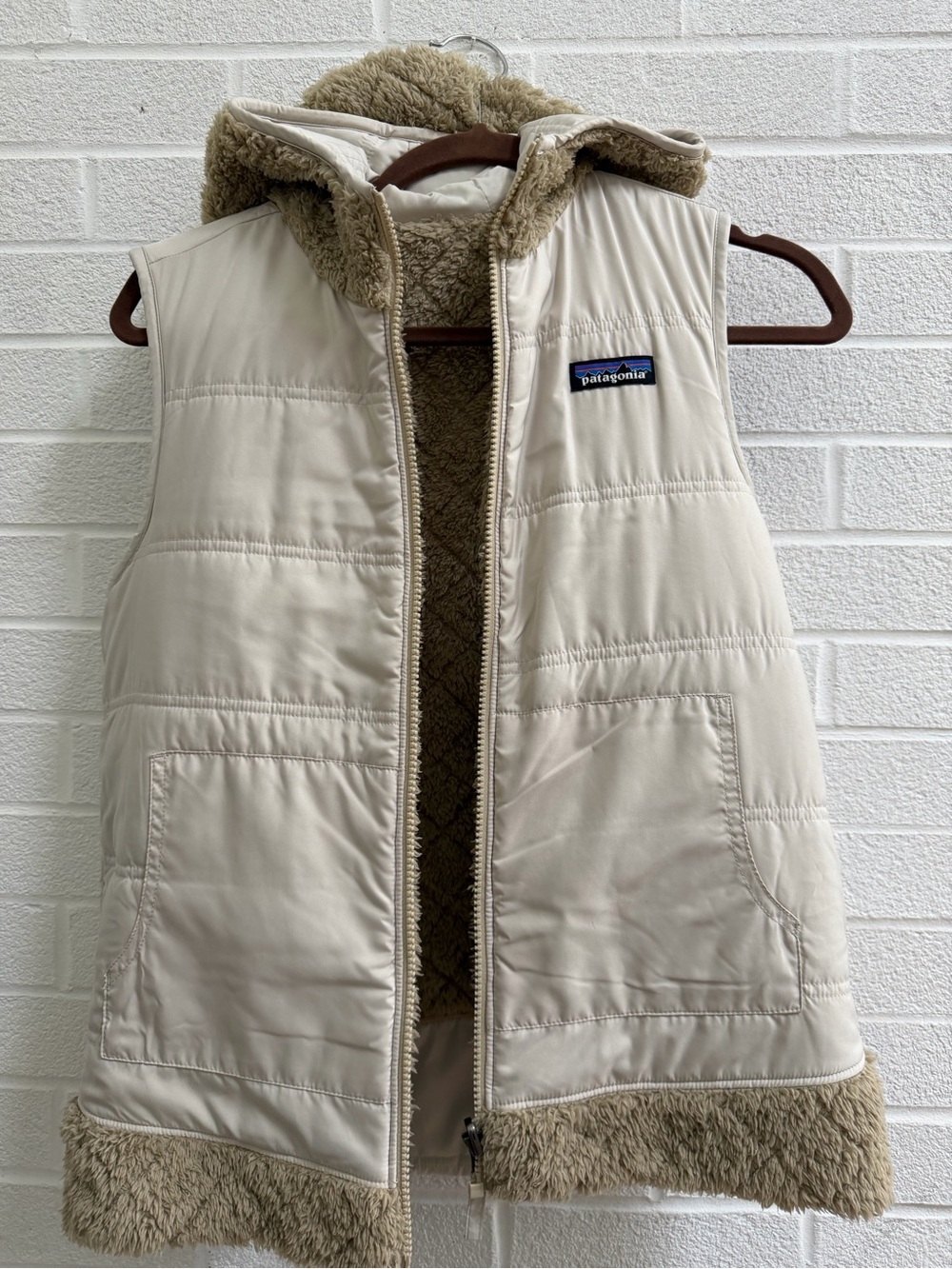 Patagonia Cream & Tan Sherpa-Lined Puffer Vest